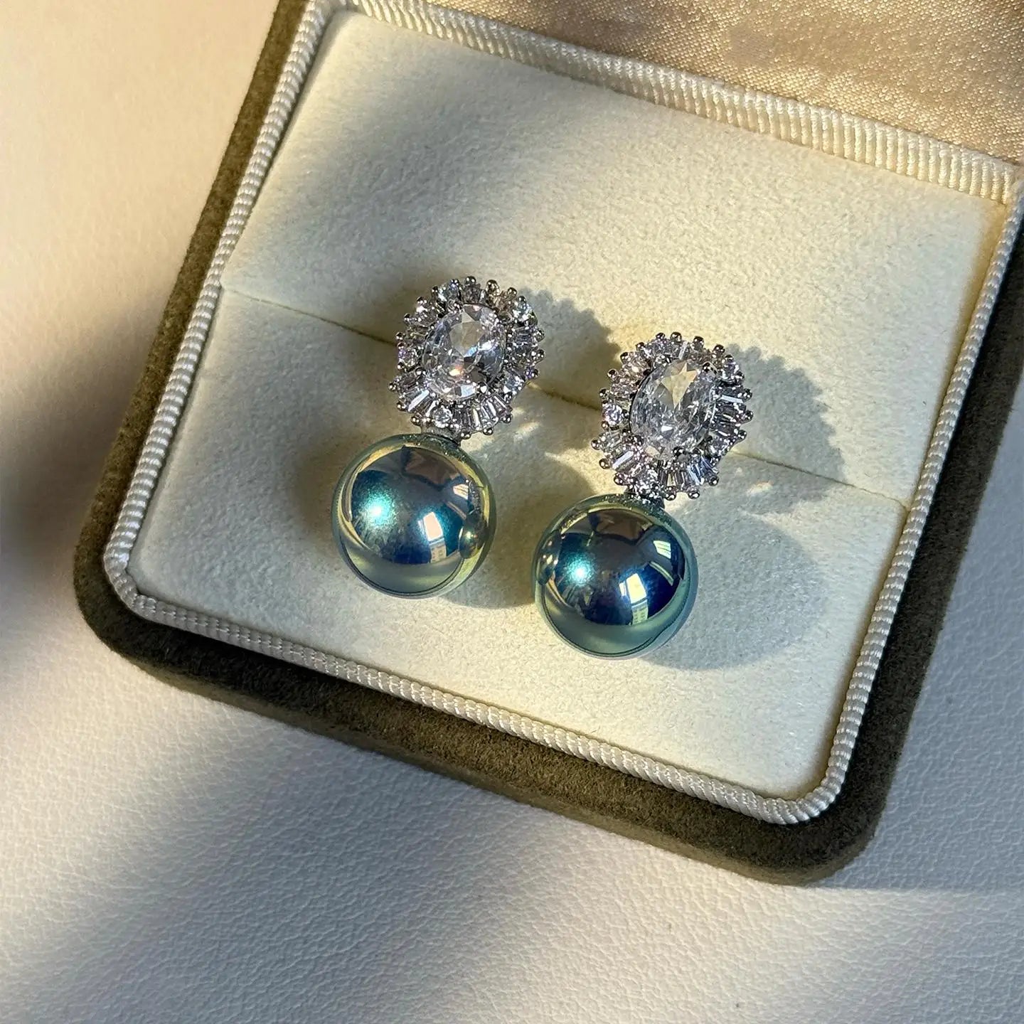 Classic Princess Diana Style 12mm Pearl Stud Earrings for Women Sparkling Zircon Crystal Surround Luxury Earrings Wedding  Gift