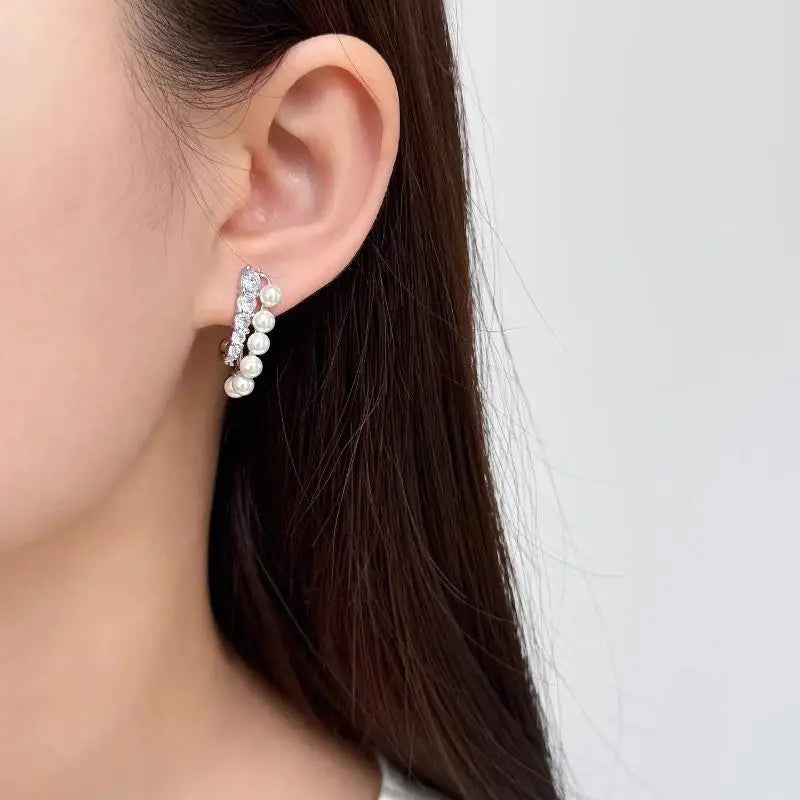 Elegant Double Layer Pearl Ear Crawlers for Women Luxury Zircon C-Shape Stud Earrings High-Sense Niche Design Piercing Jewelry