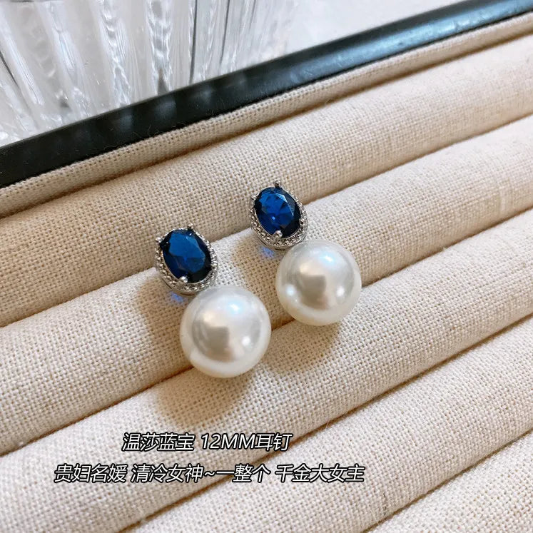 Windsor Sapphire, white pearl stud earrings, feminine versatile celebrity light luxury high-end strong light earrings