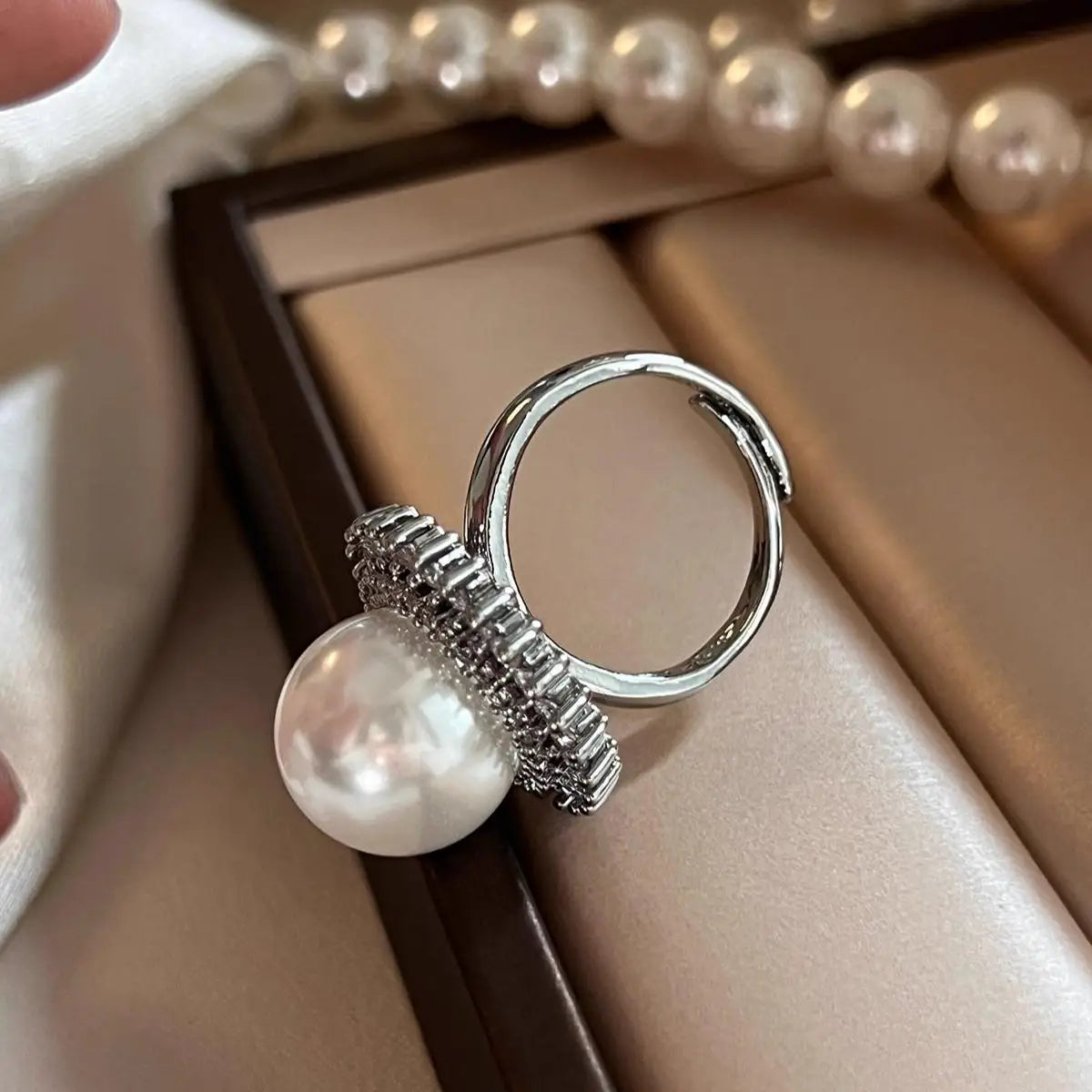 White pearl ring for women, high-end temperament ring, for friends, daily matching, for parties