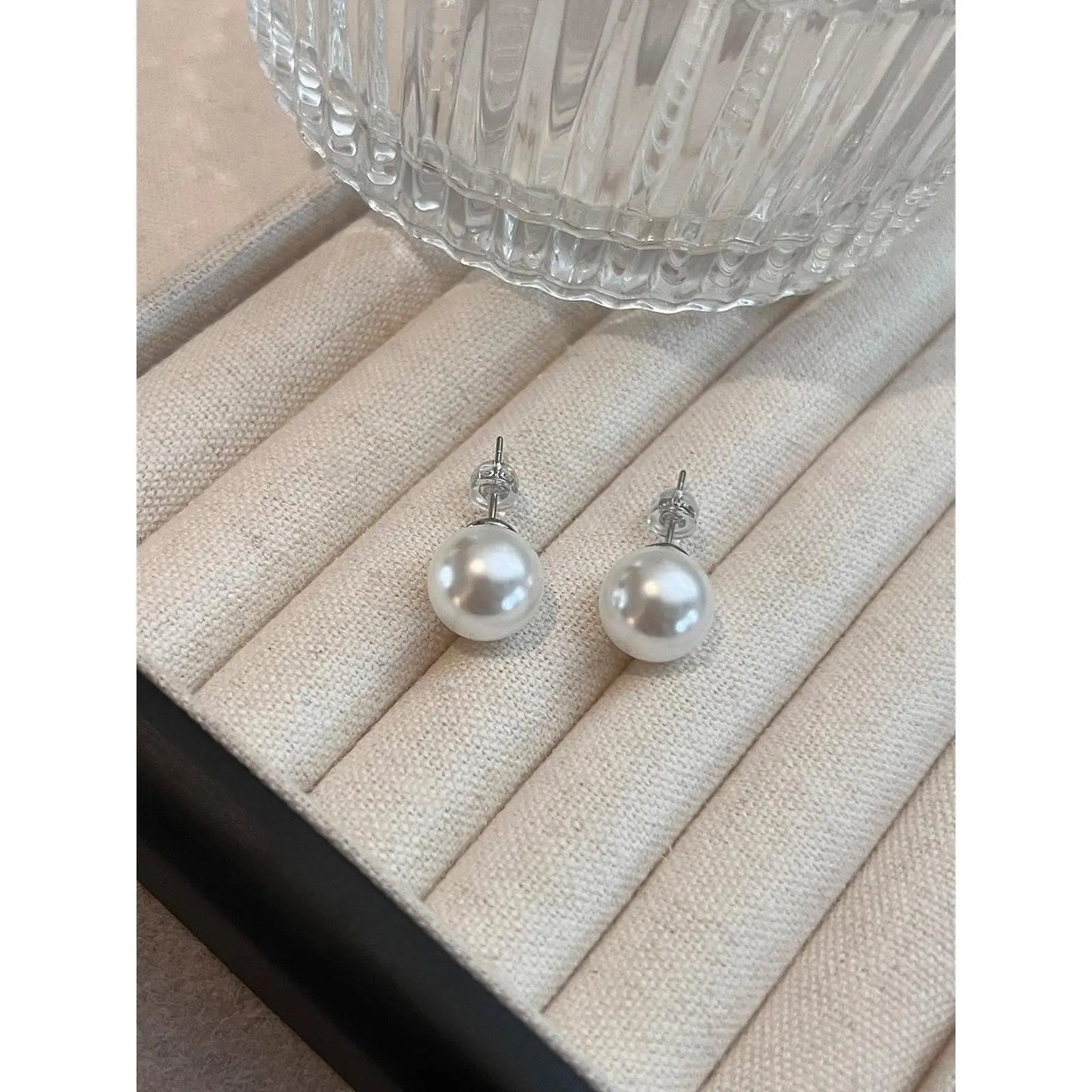 Pearl stud earrings, Mother's Day gift, basic model, suitable for work, party, outdoor use, birthday gift.