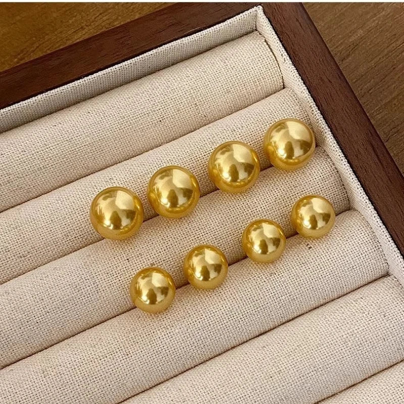 Golden Round Pearl Stud Earrings – Classic Shell Bead Jewelry, French Elegant Style