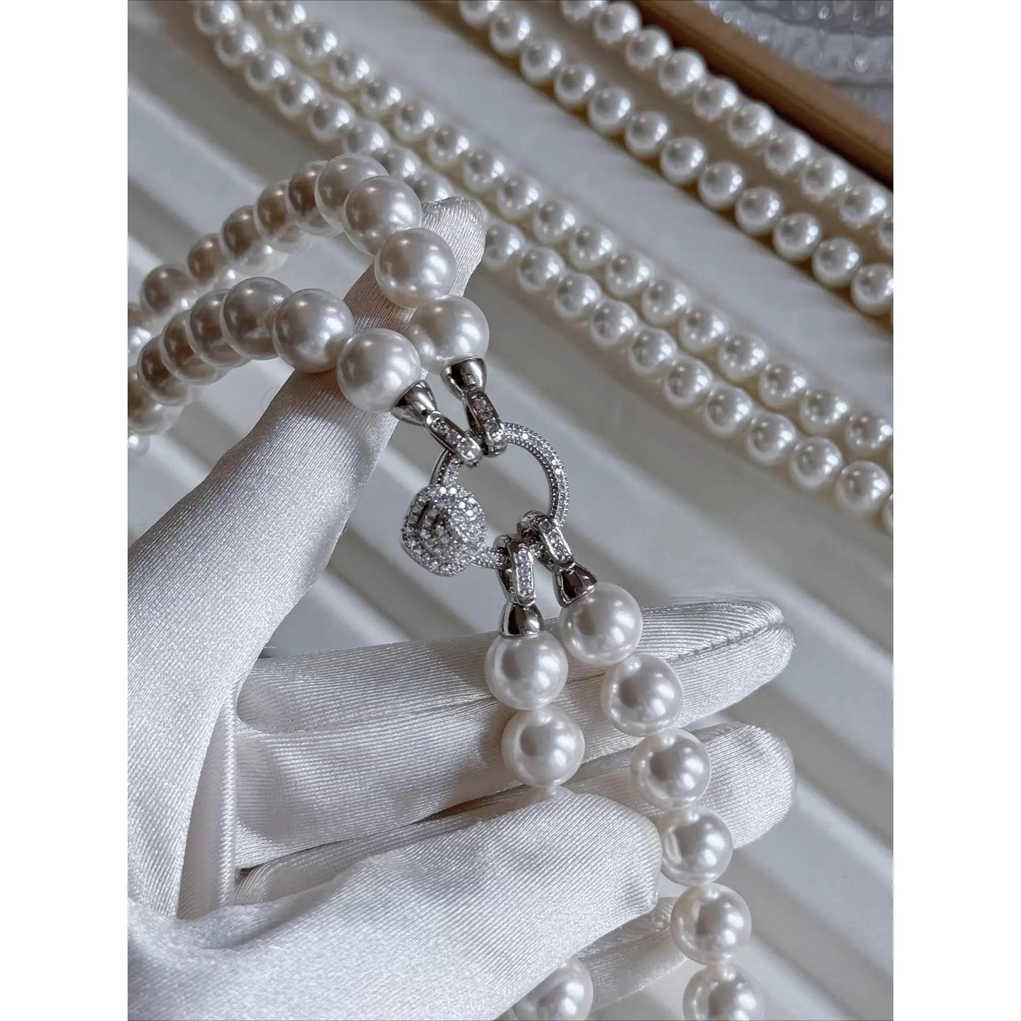 Elegant Shell Pearl Necklace Double Stack Light Luxury Chain Sweater Style