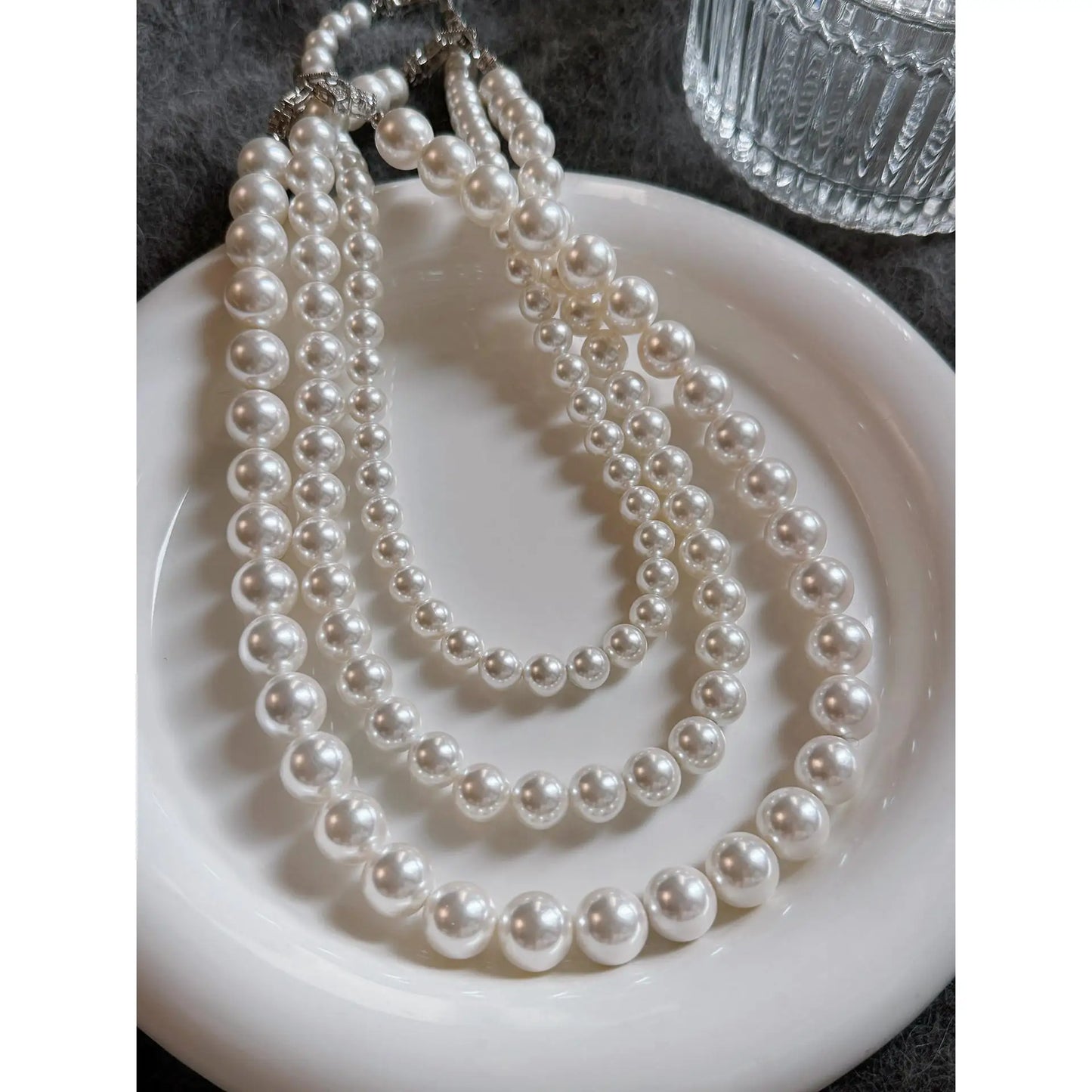 8 mm horseshoe buckle pearl necklace for women, 2026 new popular model, white shell pearl, niche high-end feel, original design,