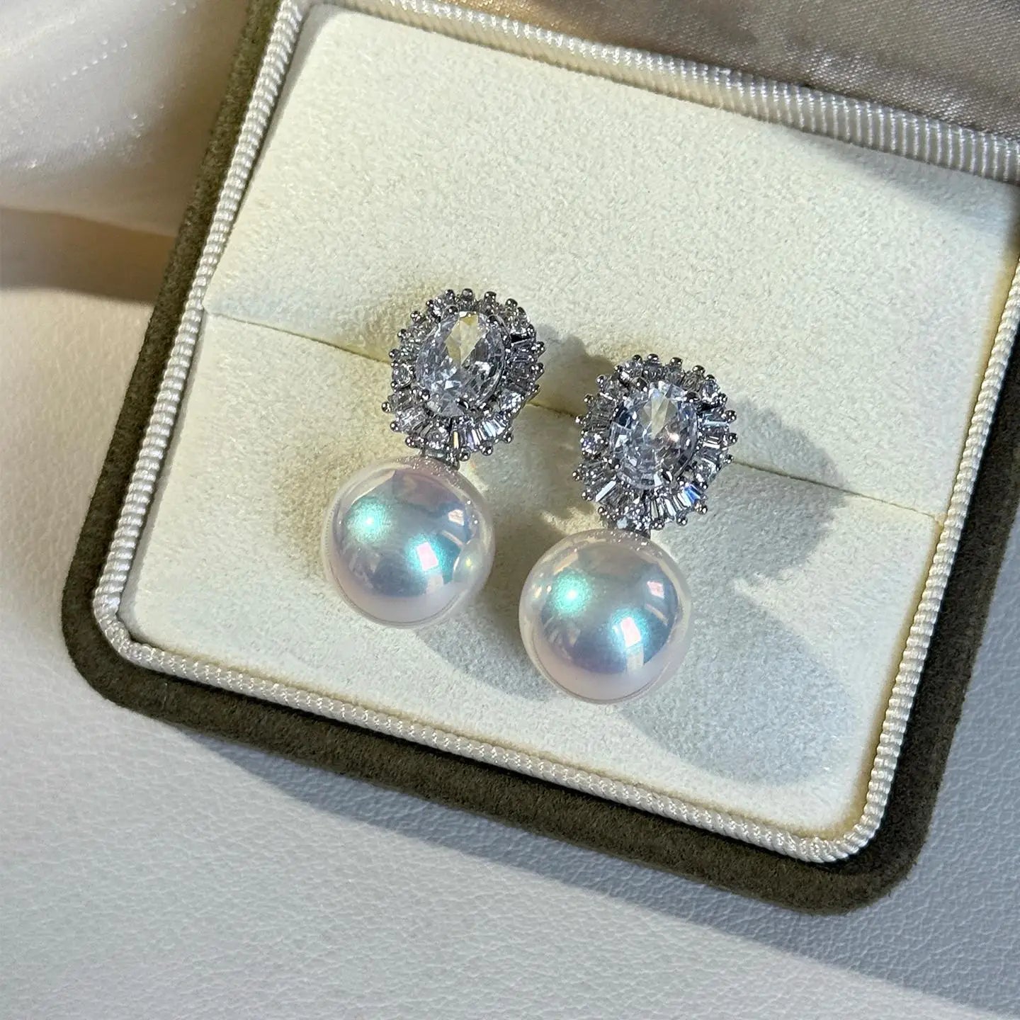 Classic Princess Diana Style 12mm Pearl Stud Earrings for Women Sparkling Zircon Crystal Surround Luxury Earrings Wedding  Gift