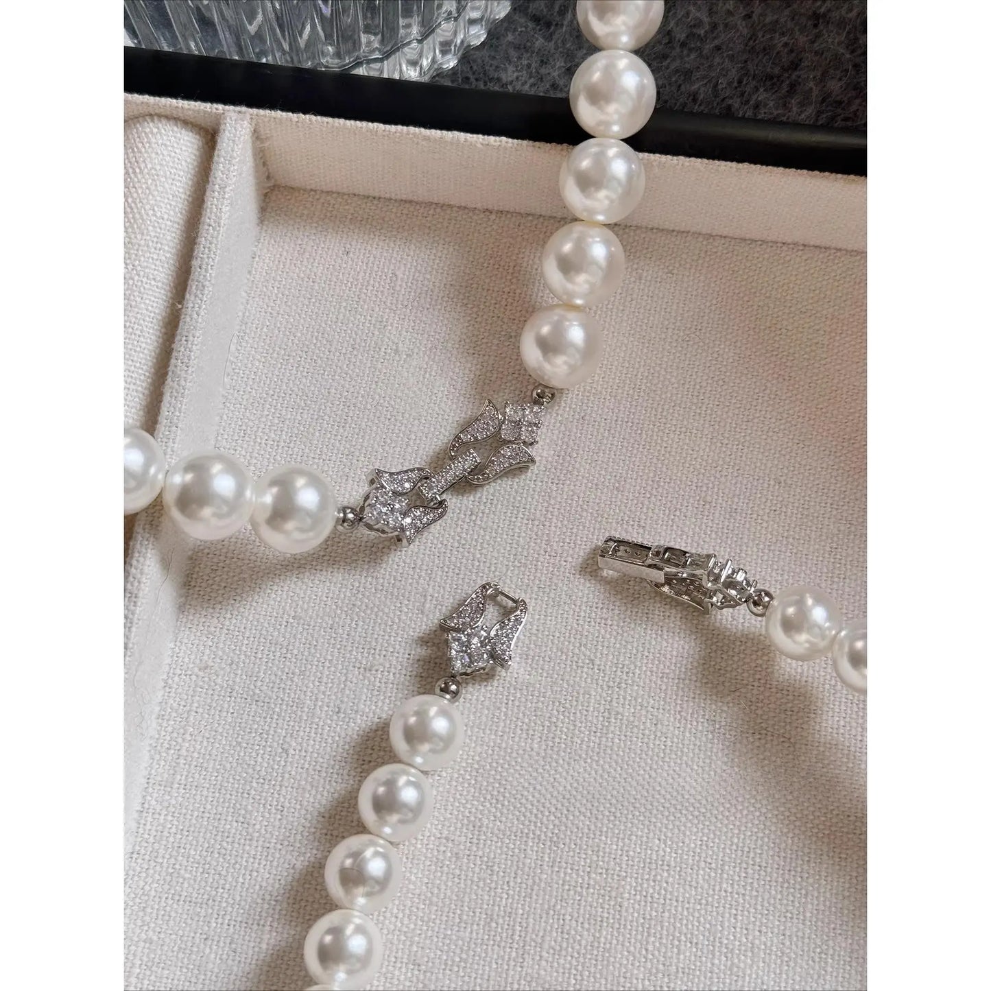 8 mm horseshoe buckle pearl necklace for women, 2026 new popular model, white shell pearl, niche high-end feel, original design,