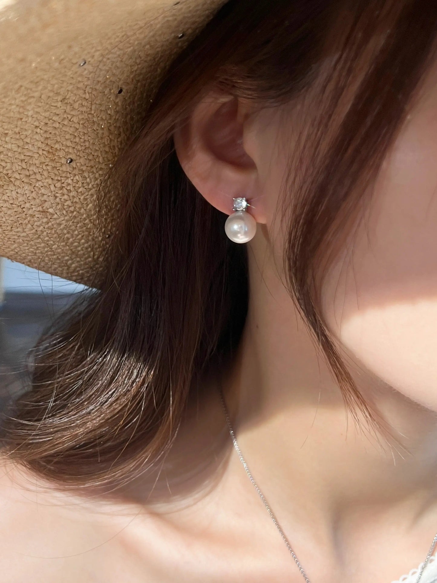 Princess Diana pearl stud earrings women's 2026 new temperament light luxury high-end earrings with diamonds Princess Aobai  she