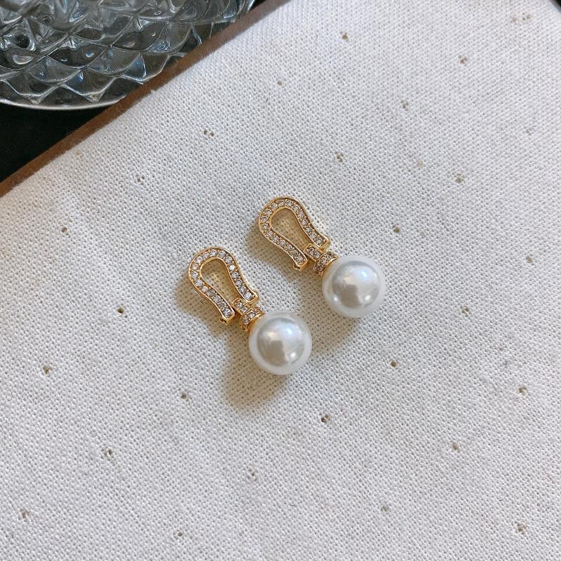 French Vintage 12mm Gold Horseshoe Earrings with Cubic Zirconia and White Pearl for Women Luxury Strong Light Design Gift