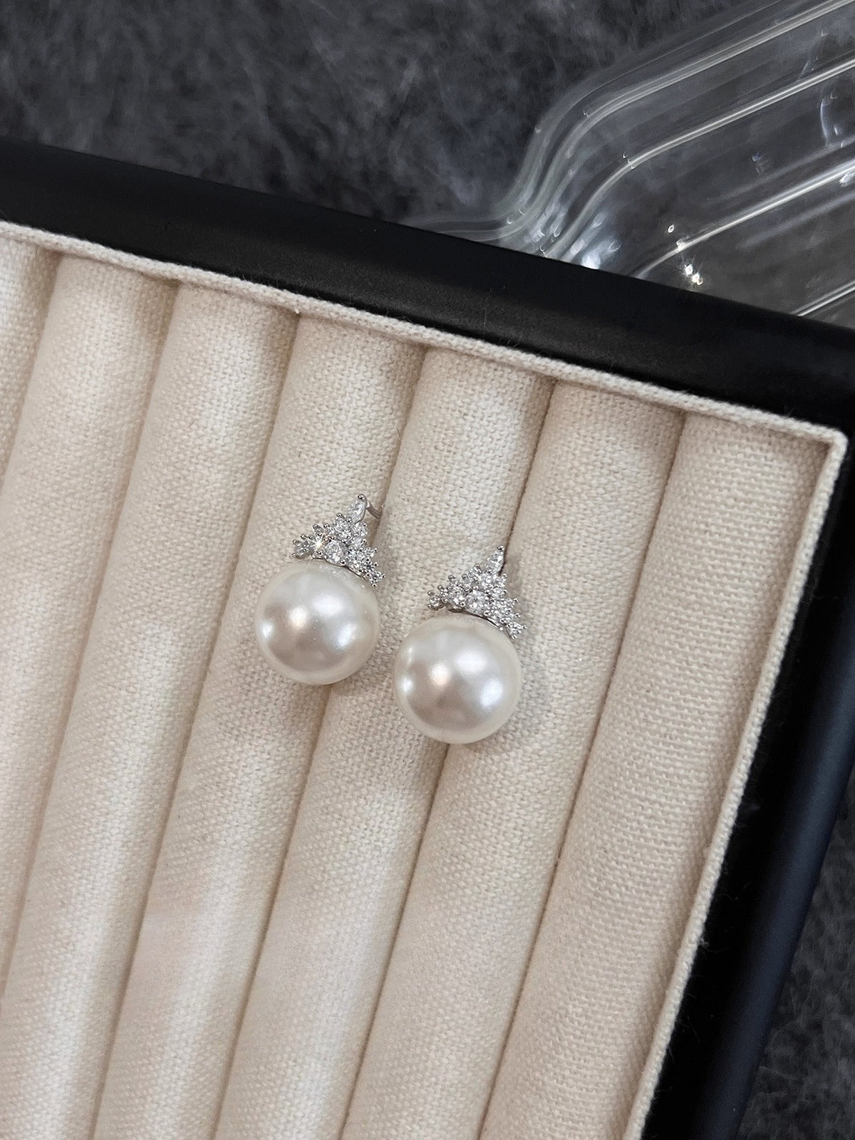 Snow Queen Pearl Stud Earrings | S925 Sterling Silver | 2025 New Trend | Light Luxury Niche Design | Premium Women's Earrings
