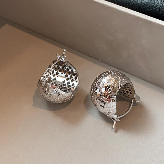 Silver crushed ice ice ball ear buckle, women's cold sense temperament light luxury niche high sense 2025 new earrings earrings