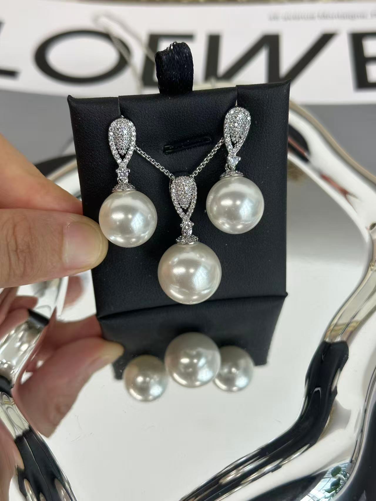 Luxury Shell Pearl Jewelry Set – CZ Pave Pendant Necklace & Drop Earrings | Elegant Wedding & Evening Jewelry