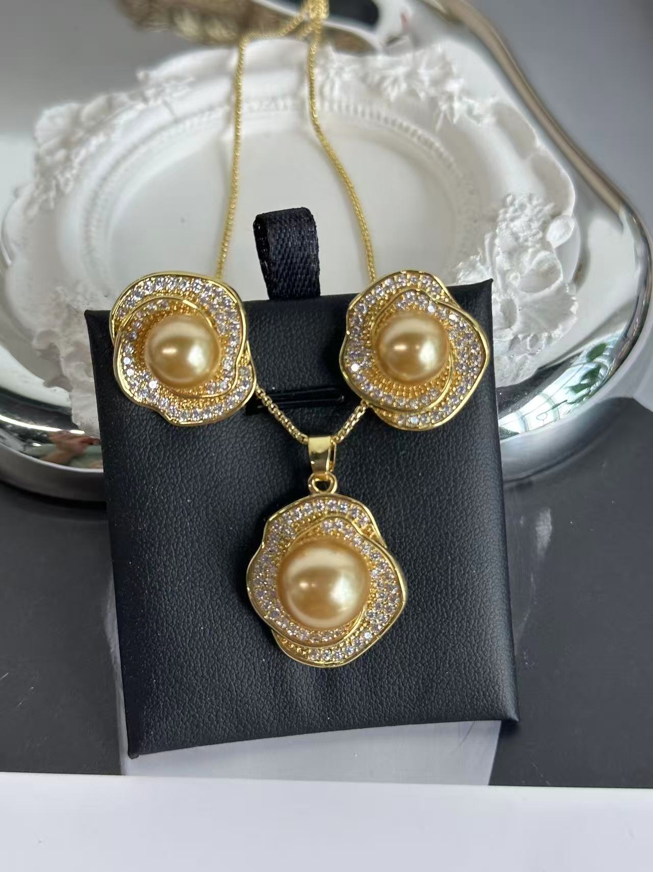shell pearl sets