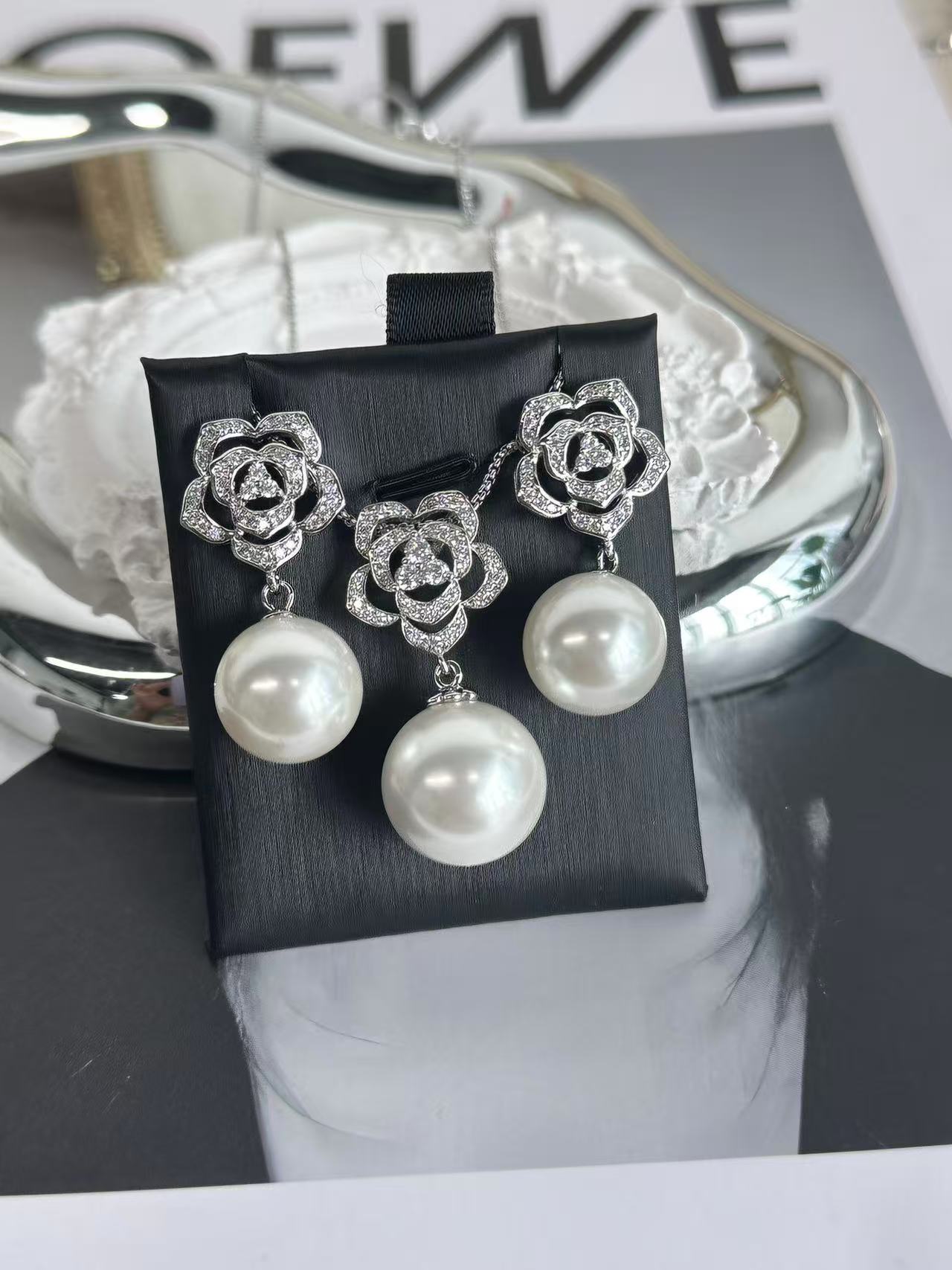 Luxury Camellia Shell Pearl Jewelry Set – Crystal Flower Pendant Necklace & Drop Earrings for Women