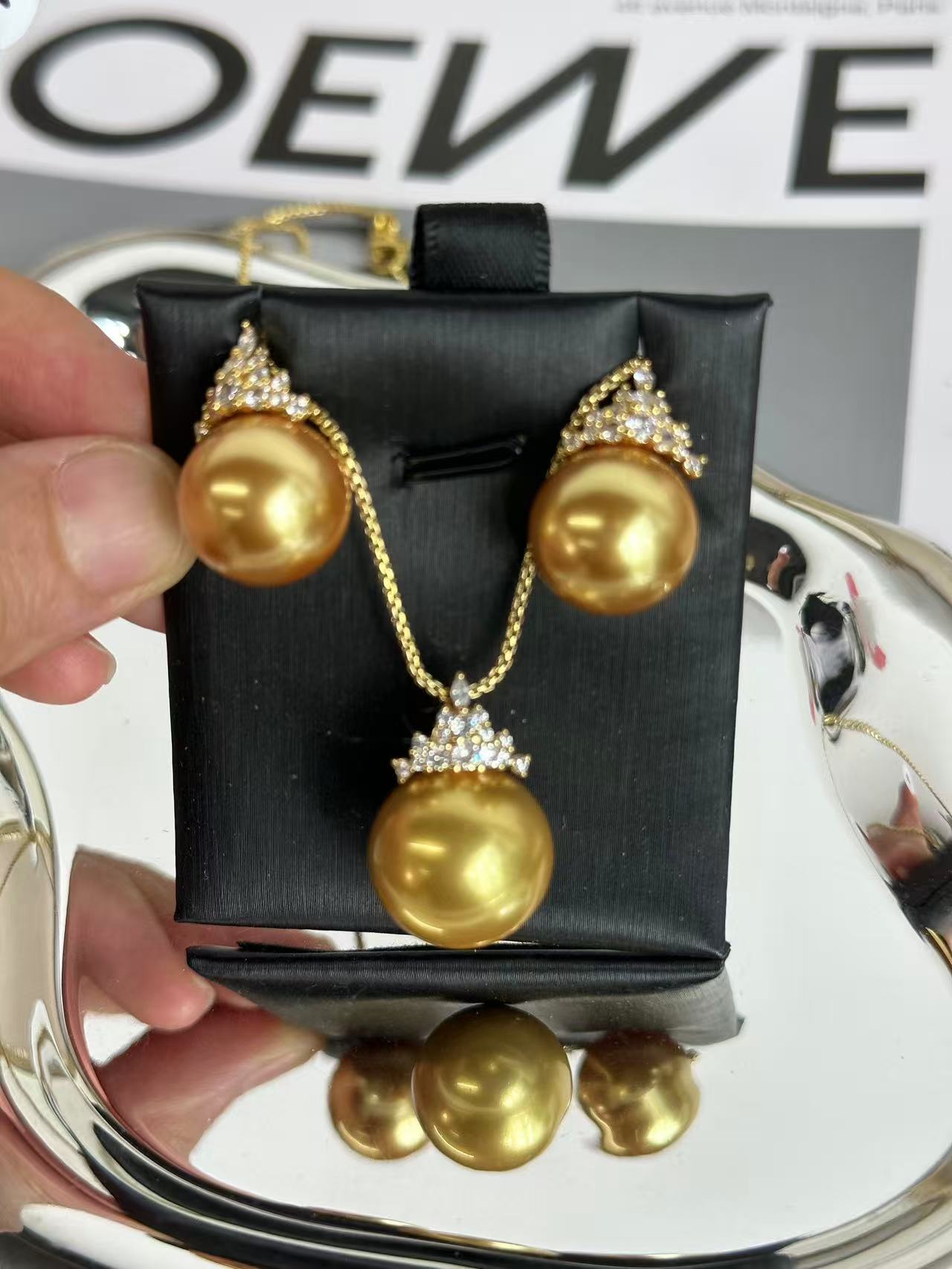 Royal Crown Shell Pearl Jewelry Set – Necklace & Earrings Collection