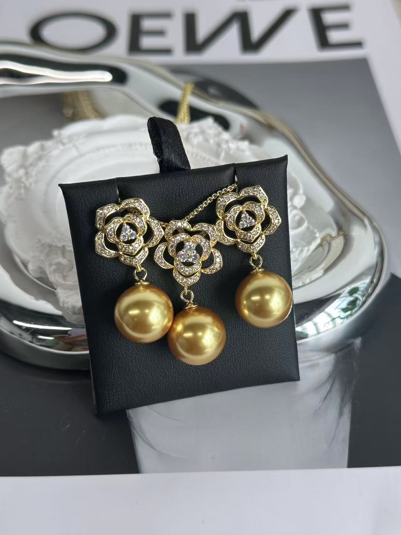 Luxury Camellia Shell Pearl Jewelry Set – Crystal Flower Pendant Necklace & Drop Earrings for Women