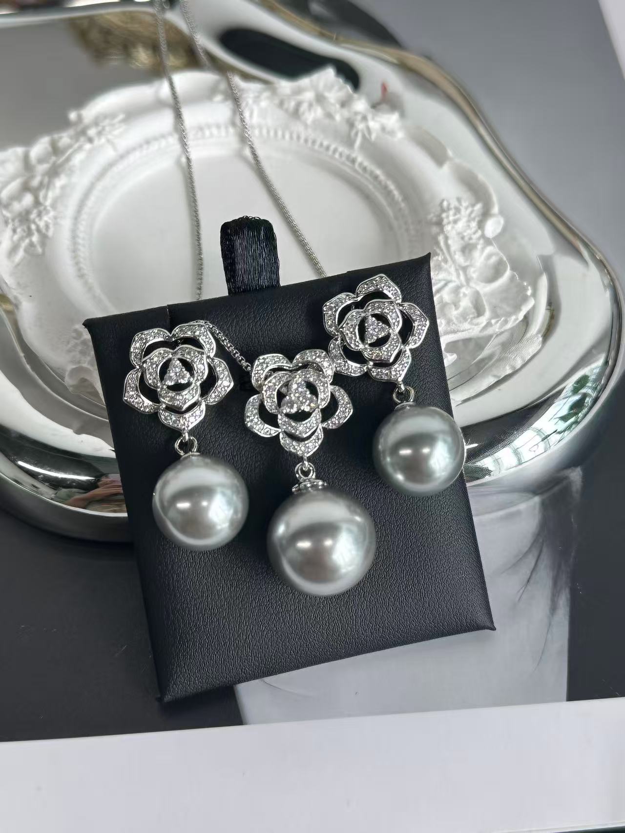 Luxury Camellia Shell Pearl Jewelry Set – Crystal Flower Pendant Necklace & Drop Earrings for Women