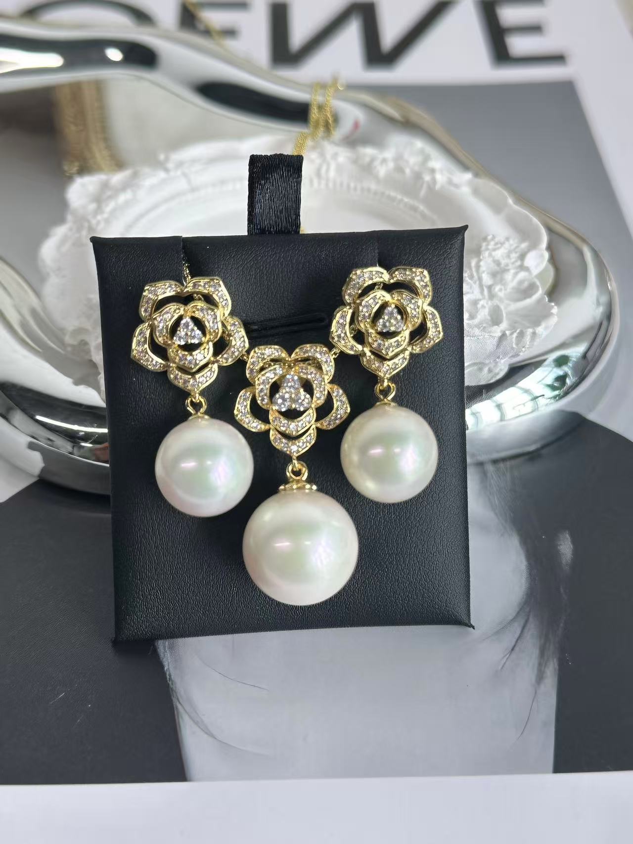 Luxury Camellia Shell Pearl Jewelry Set – Crystal Flower Pendant Necklace & Drop Earrings for Women