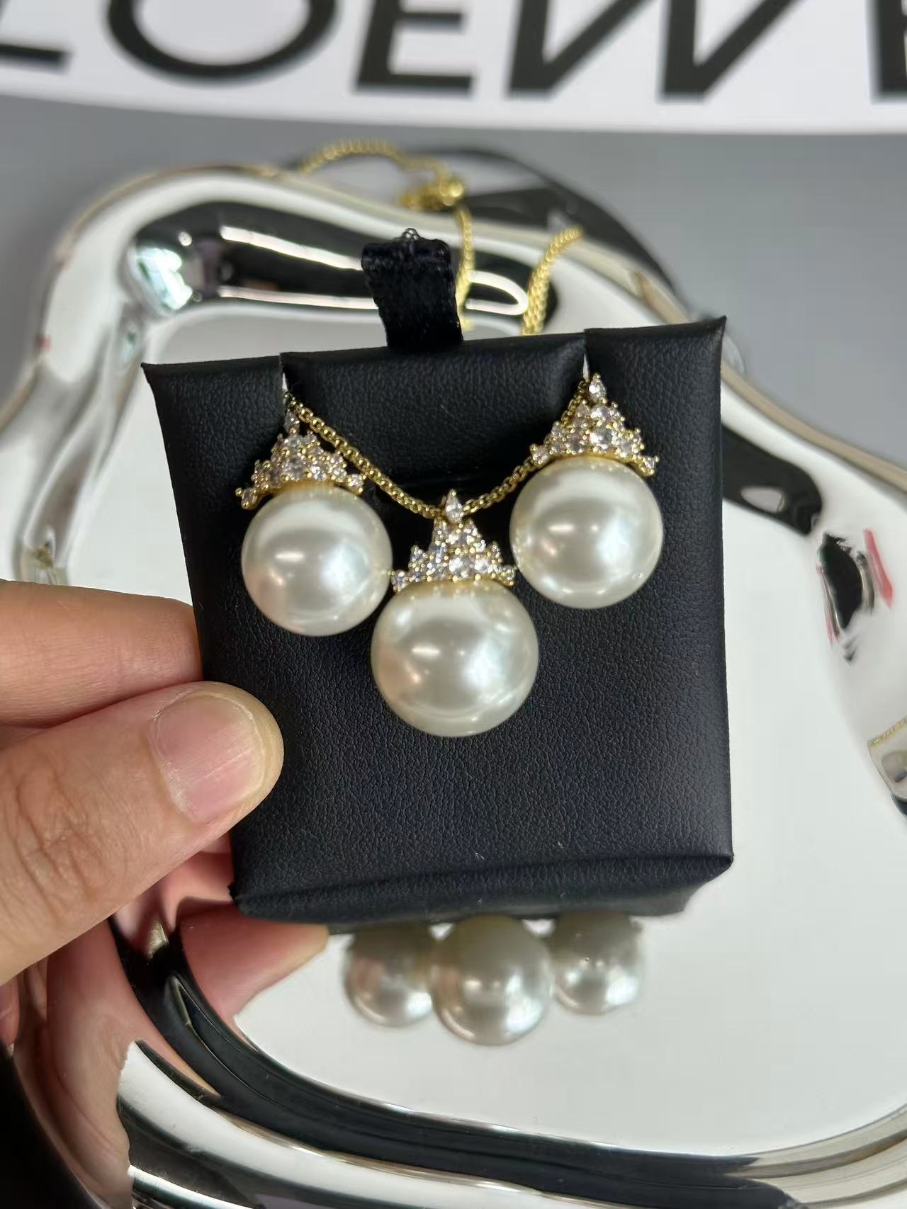 Royal Crown Shell Pearl Jewelry Set – Necklace & Earrings Collection