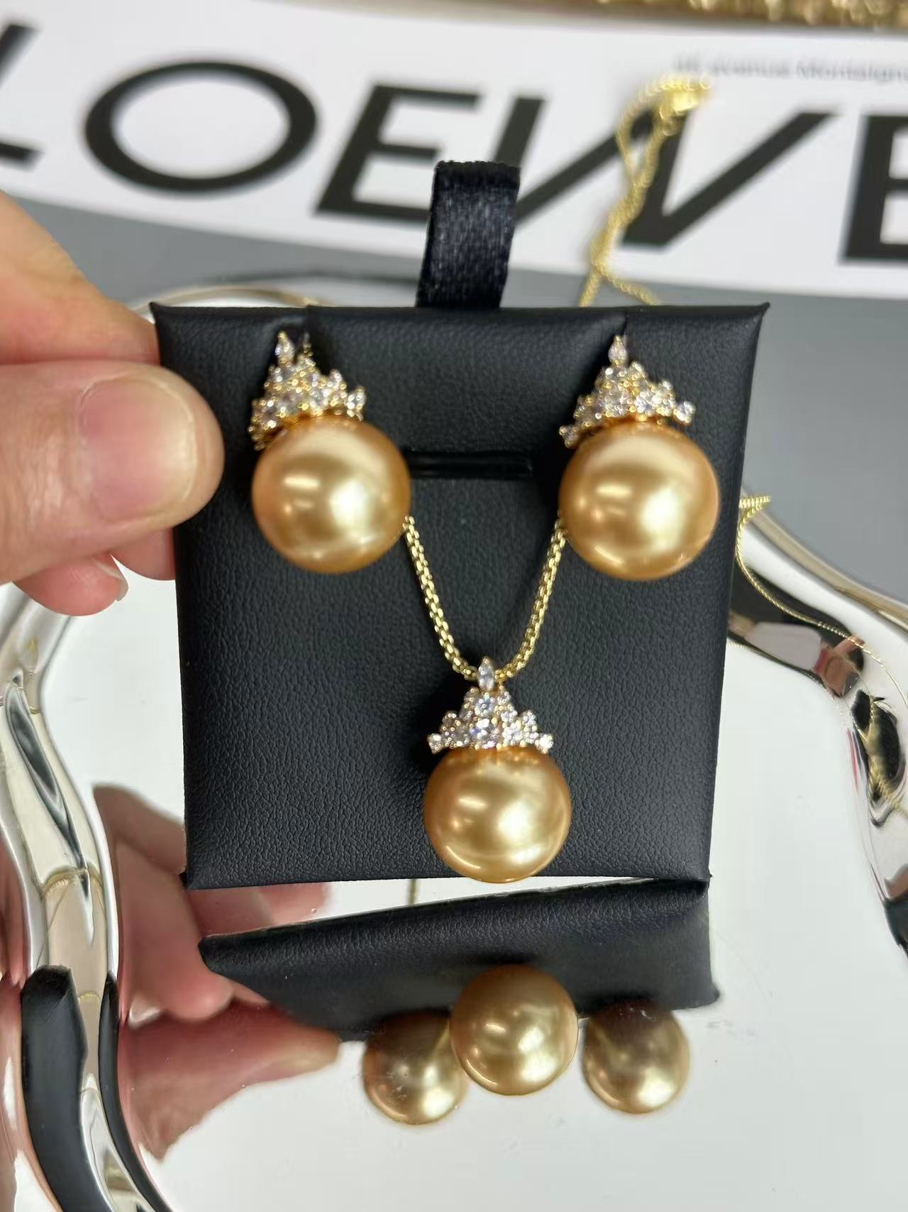 Royal Crown Shell Pearl Jewelry Set – Necklace & Earrings Collection