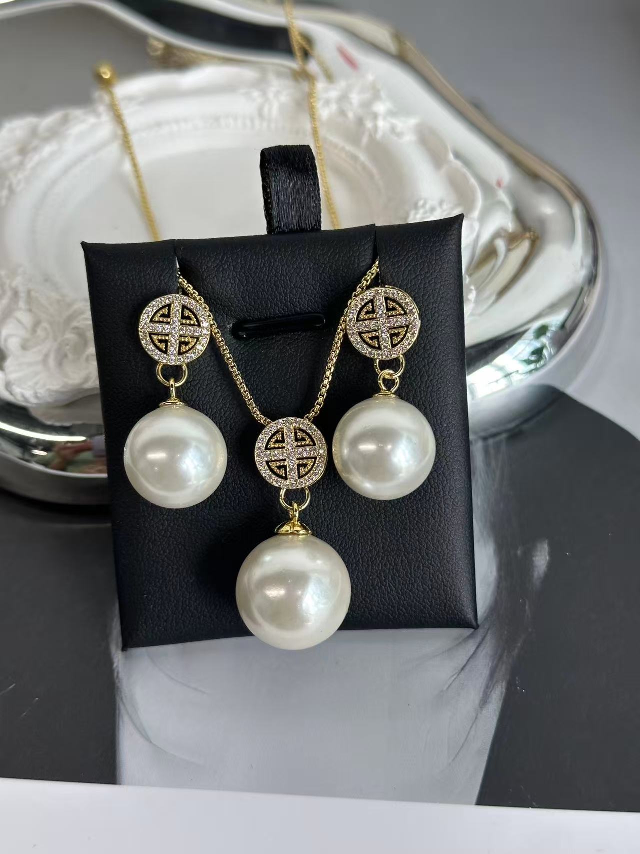 shell pearl sets