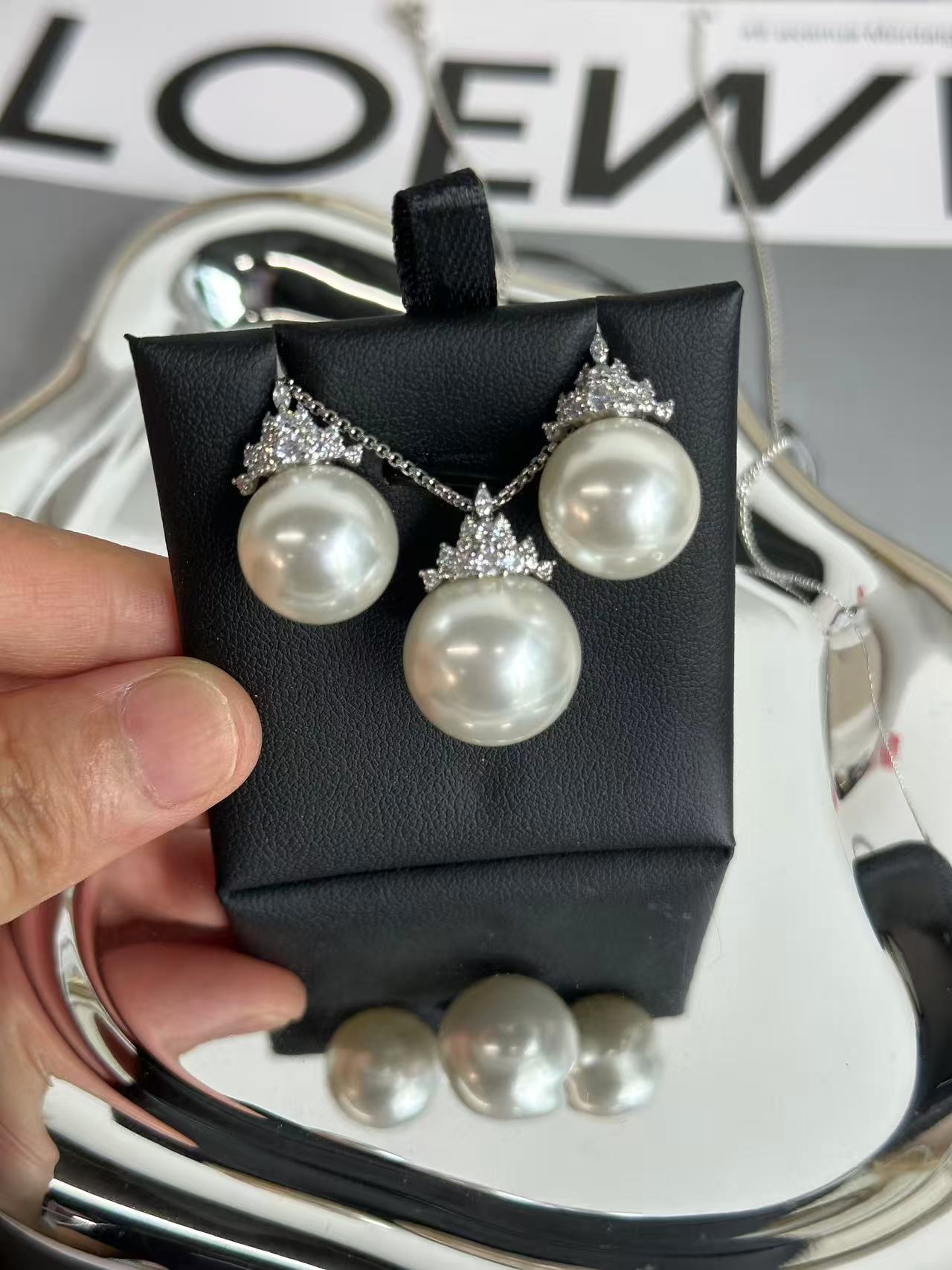 Royal Crown Shell Pearl Jewelry Set – Necklace & Earrings Collection