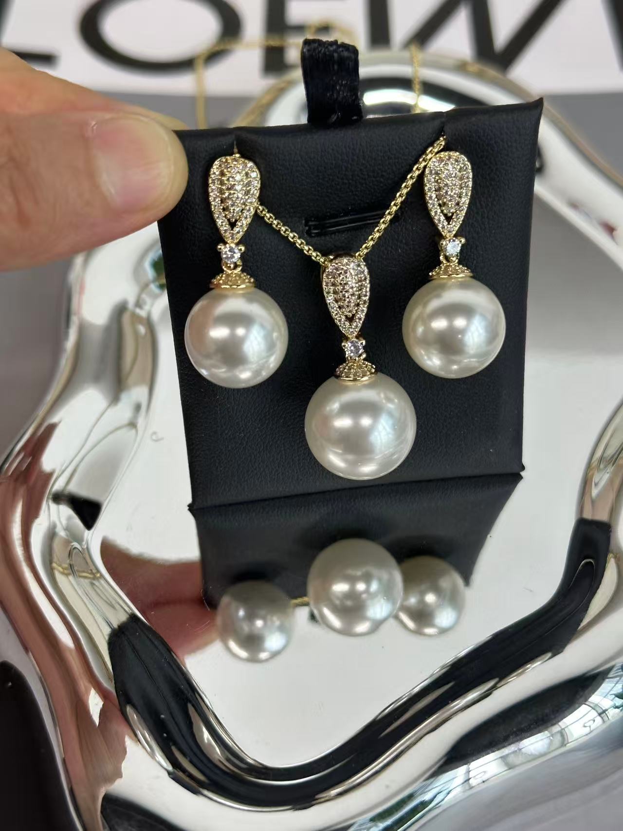 Luxury Shell Pearl Jewelry Set – CZ Pave Pendant Necklace & Drop Earrings | Elegant Wedding & Evening Jewelry