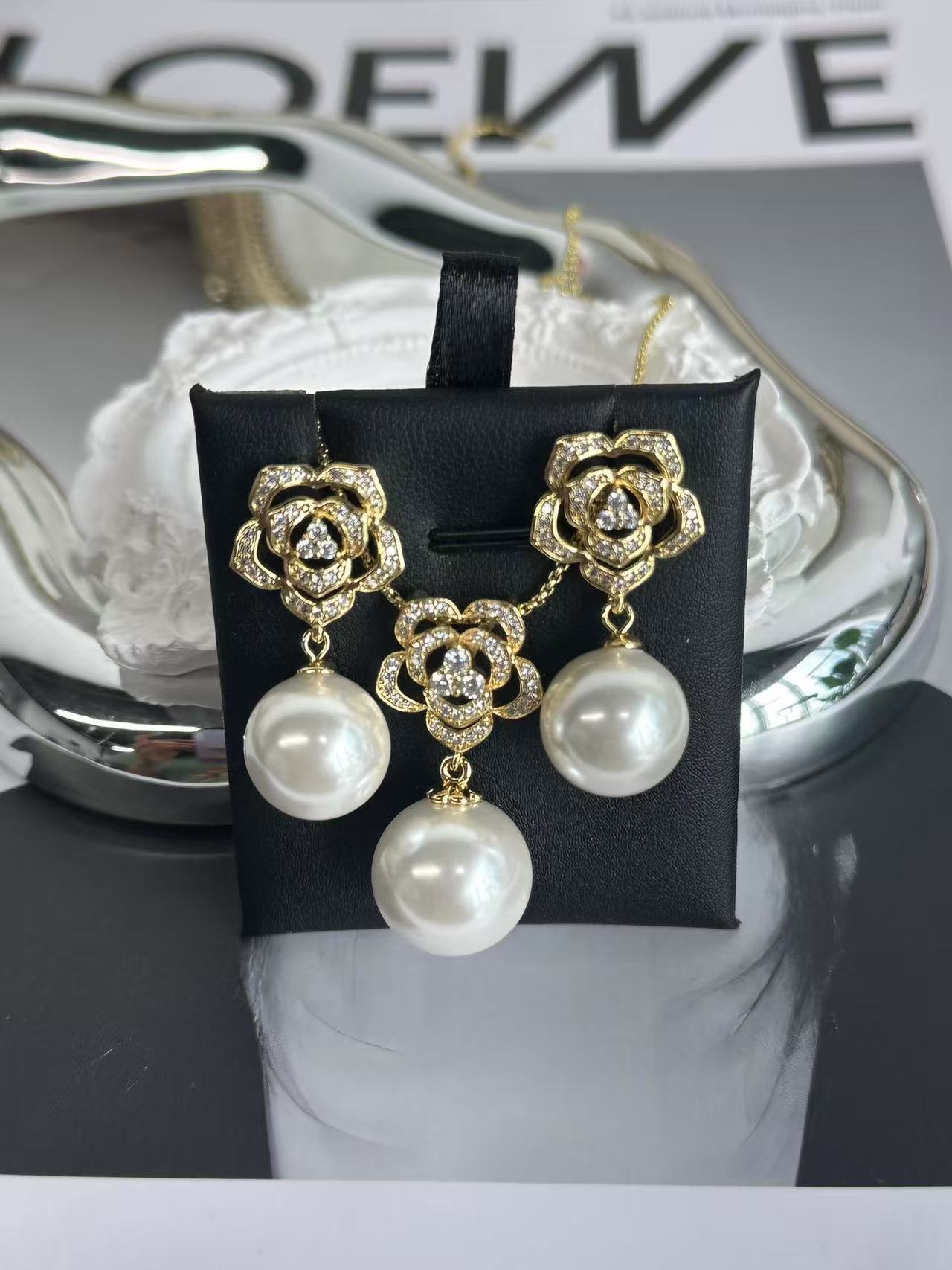 Luxury Camellia Shell Pearl Jewelry Set – Crystal Flower Pendant Necklace & Drop Earrings for Women