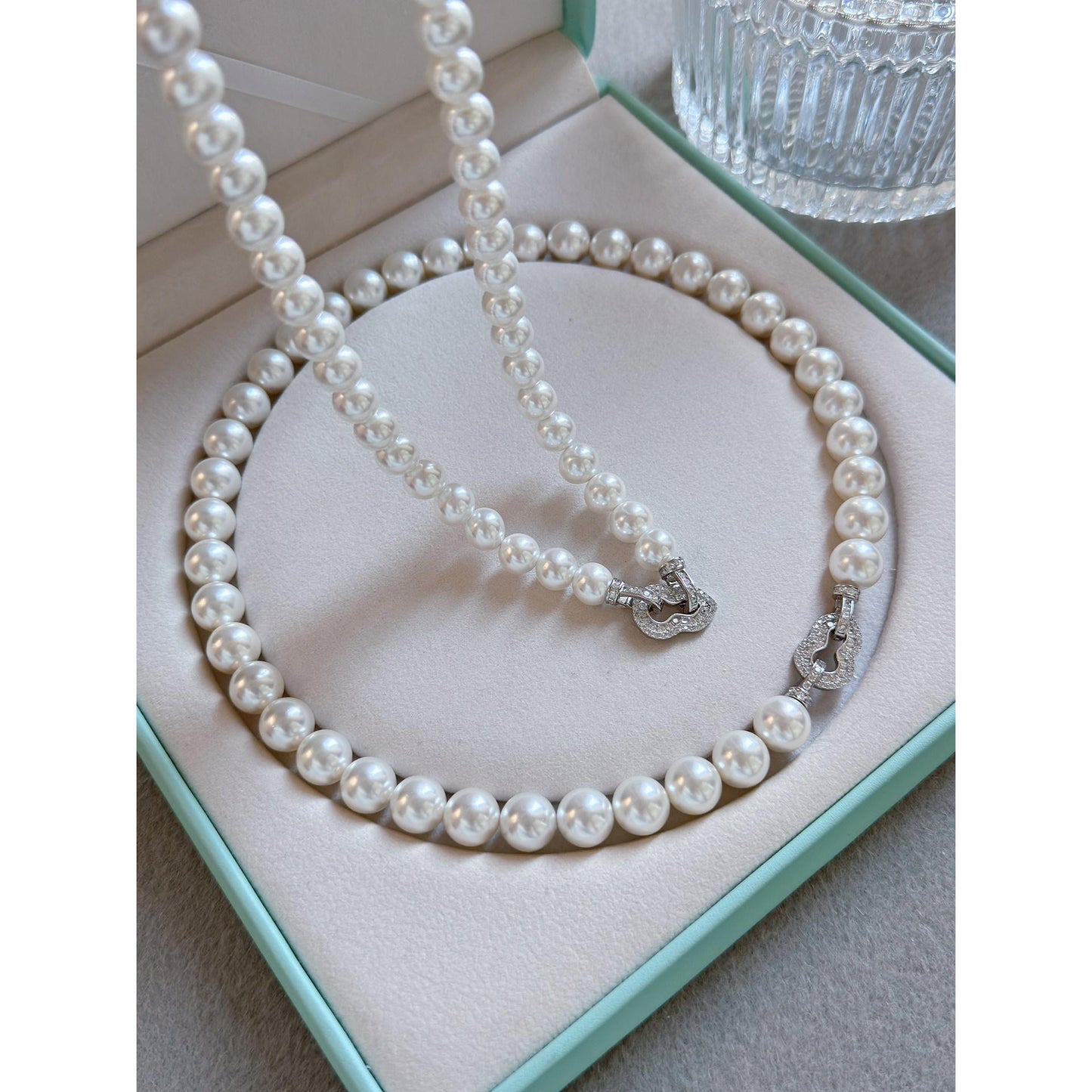 Detachable White Pearl Necklace for Women｜Lucky Gourd Clasp, Elegant High-End Sweater Chain, 8mm & 10mm