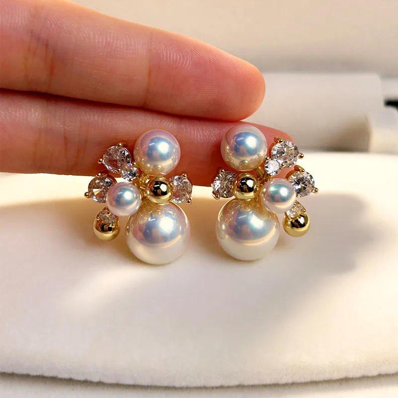 Gorgeous Cluster Shell Pearl Earrings - Gold tone x Zircon High-looking adult cute accessories