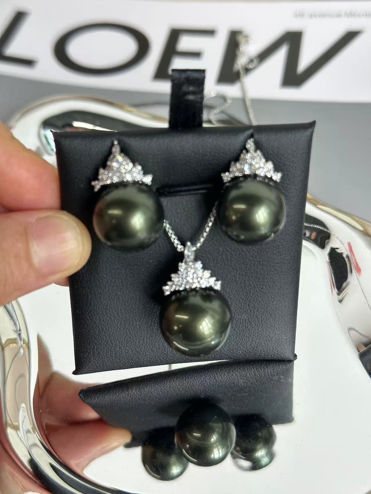 Royal Crown Shell Pearl Jewelry Set – Necklace & Earrings Collection