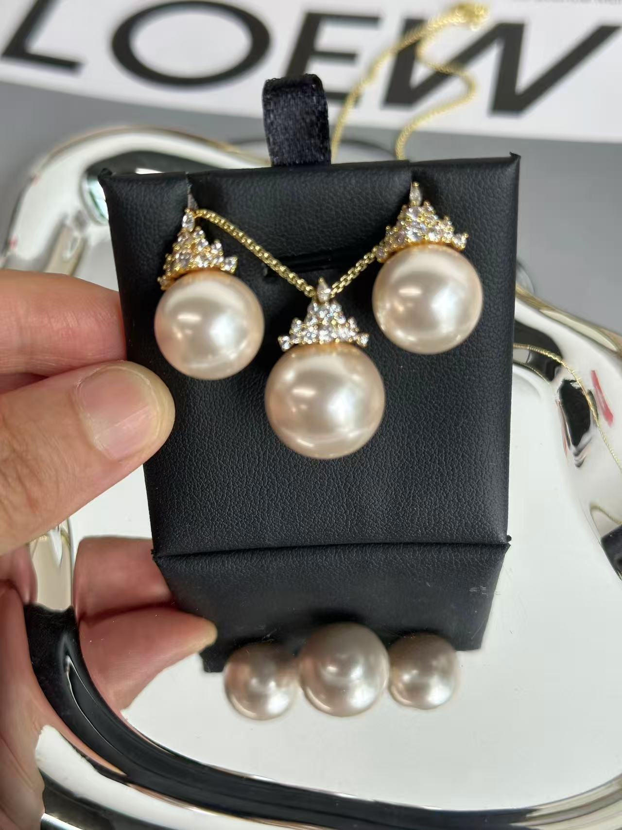 Royal Crown Shell Pearl Jewelry Set – Necklace & Earrings Collection