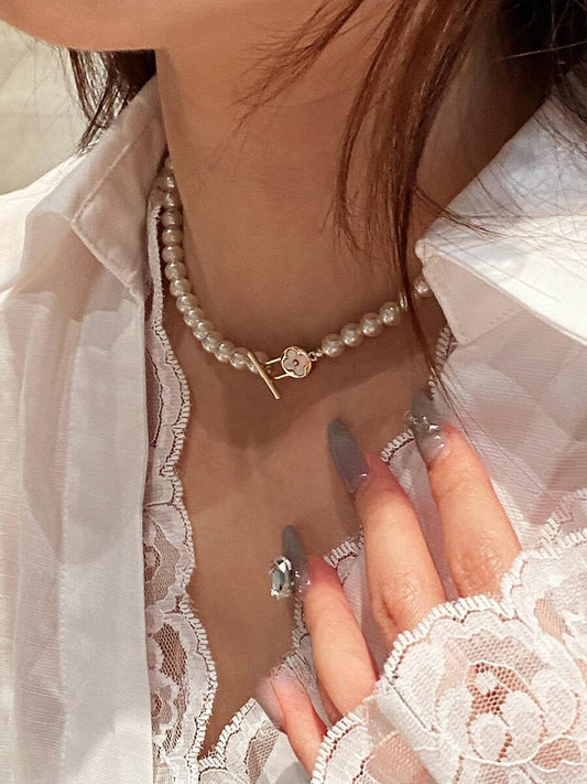 French Clover Pearl Necklace Female Retro Design High Sense Explosive Milk White OT Buckle Clavicle Chain Clover Cream White Pearl Necklace
