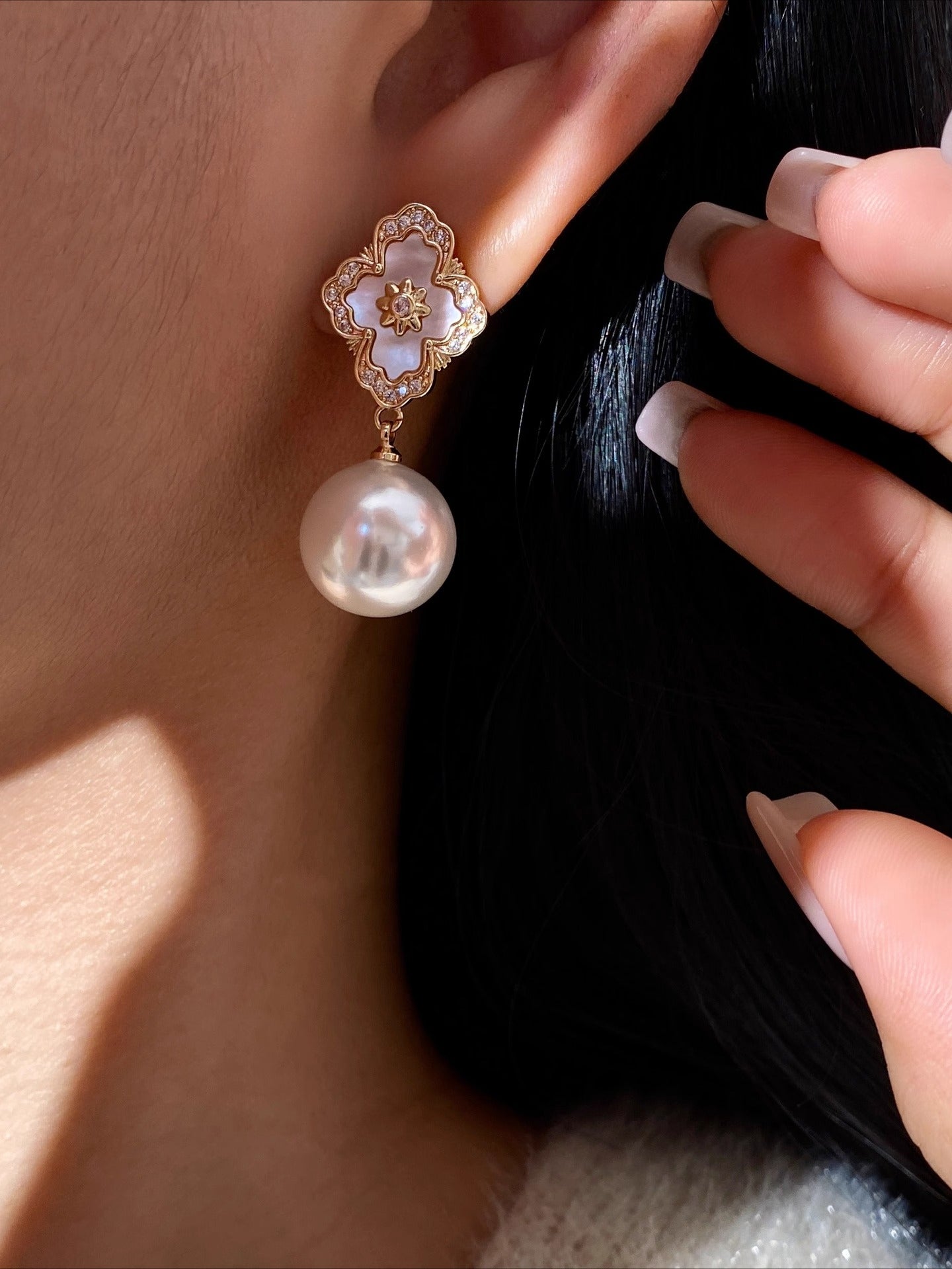 14mm Pearl Drop Earrings – Gold Mother-of-Pearl Clover Dangle Earrings, Luxury Statement Jewelry for Women