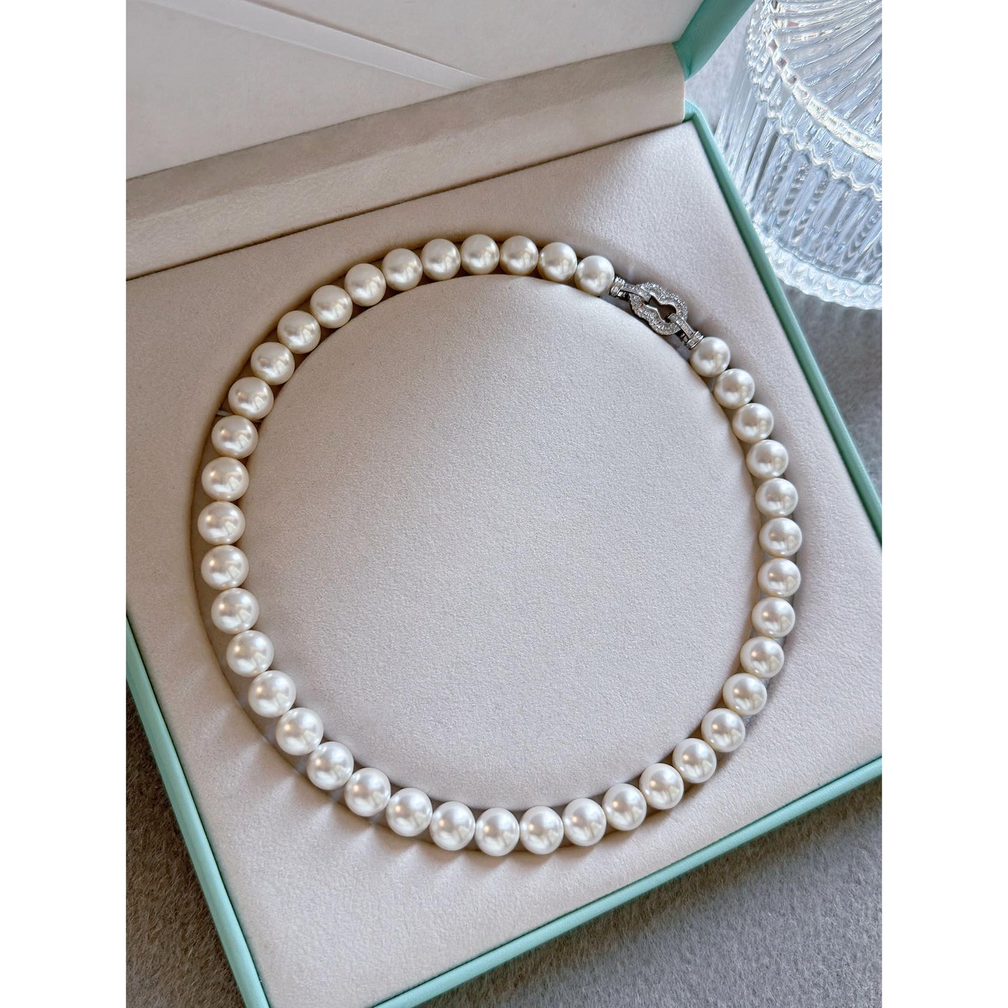 Detachable White Pearl Necklace for Women｜Lucky Gourd Clasp, Elegant High-End Sweater Chain, 8mm & 10mm