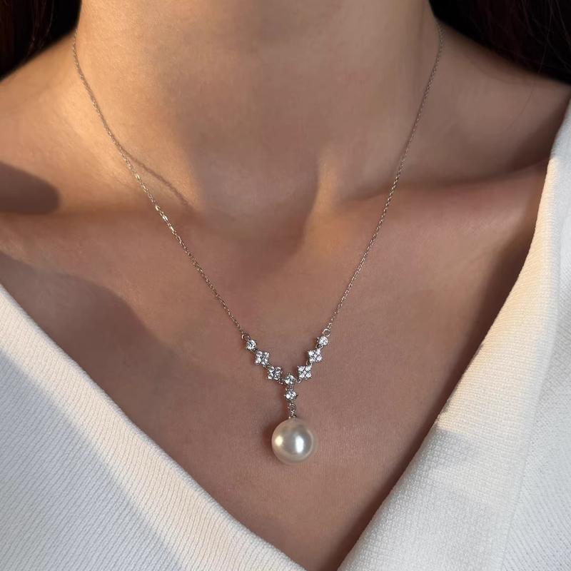 Sparkling Diamond Zircon 4 Leaf Clover White, Pearl Pendant, Necklace Pendant, Affordable Luxury, Birthday Gift.