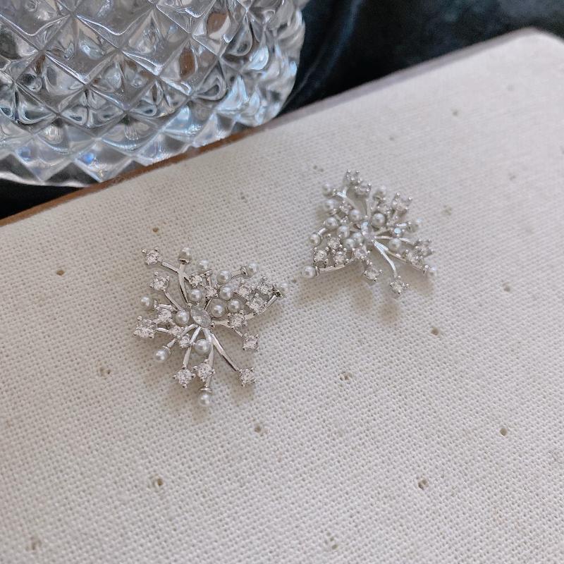 French Vacation Pearl Stud Earrings Women Nebula Fireworks Shell Pearl Elegant Jewelry Gift for Her
