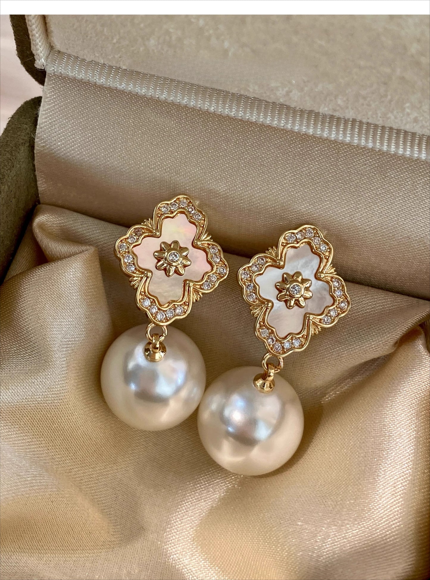 14mm Pearl Drop Earrings – Gold Mother-of-Pearl Clover Dangle Earrings, Luxury Statement Jewelry for Women